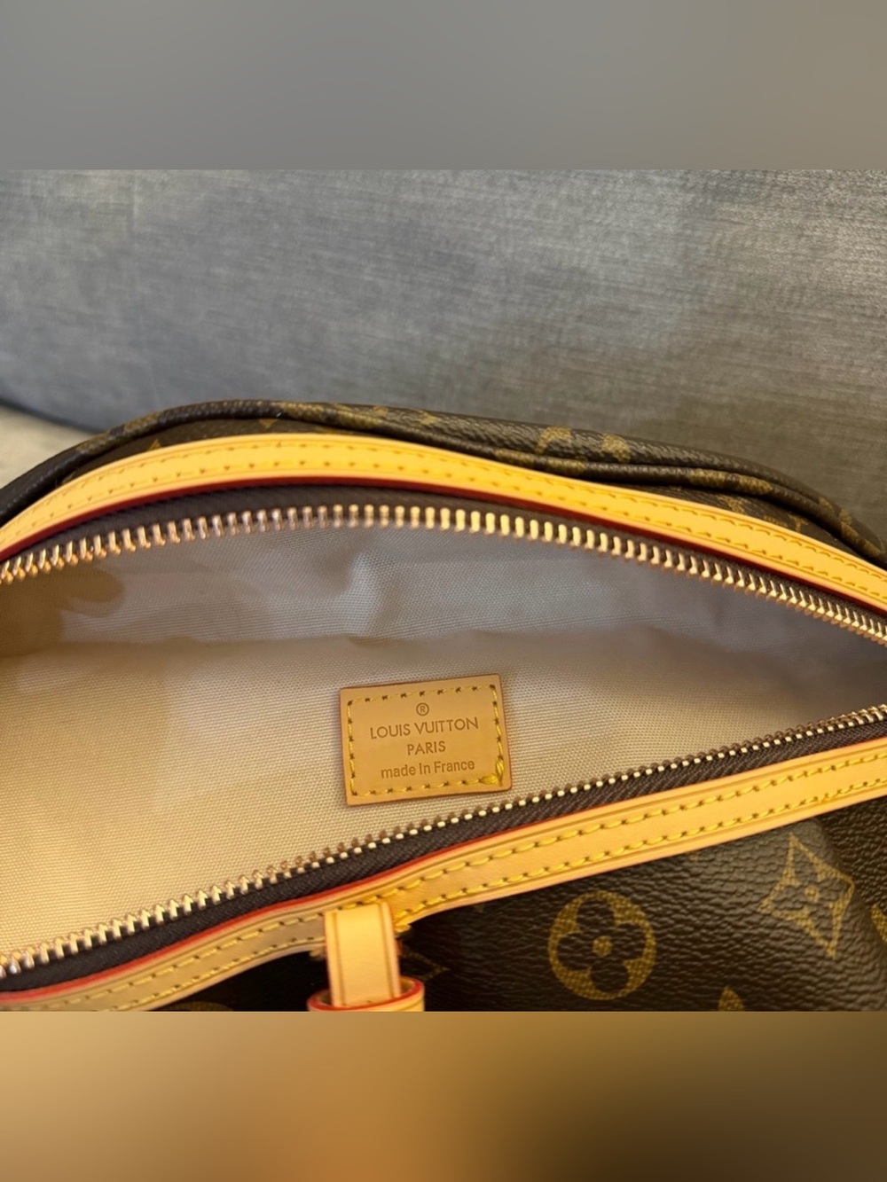 Louis Vuitton Monogram Crossbody bag - Picture 4 of 5